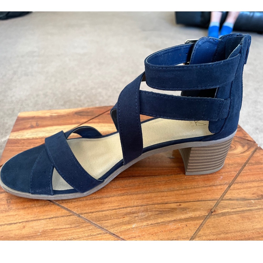Material Girl Navy Blue‎ Strappy Block Heel Gladiator Sandals Womens 10.5 M NWB